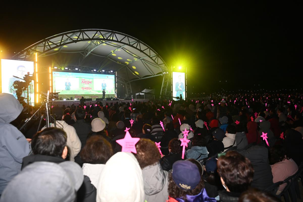 연수구가 주최하고 연수문화재단이 주관한 2026 새봄맞이 연수한마음 축제가 지난달 28일부터 양일간 4만여 명의 구민이 참여한 가운데 성황리에 막을 내렸다